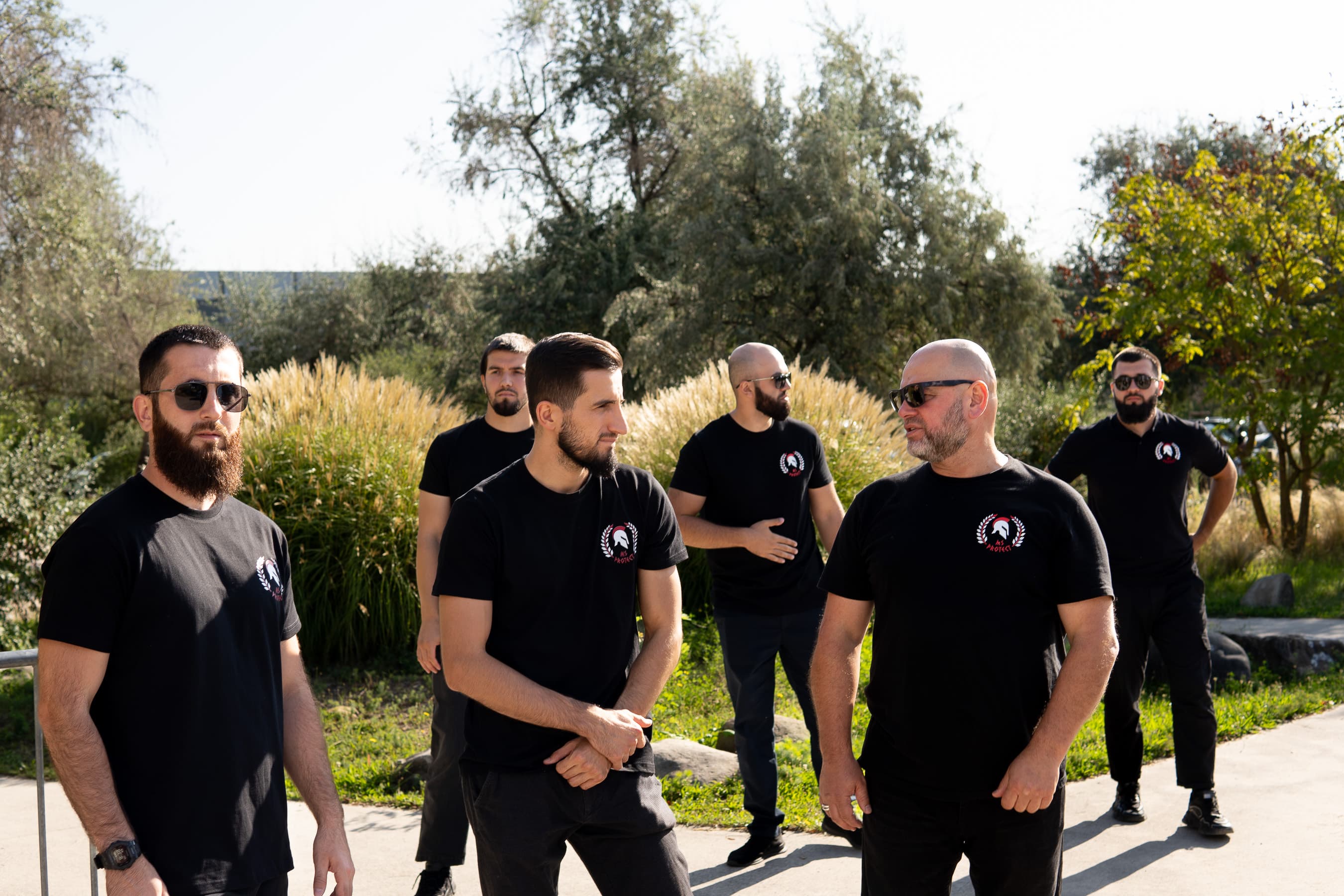 Équipe d'agents cynophiles MS Protect en patrouille