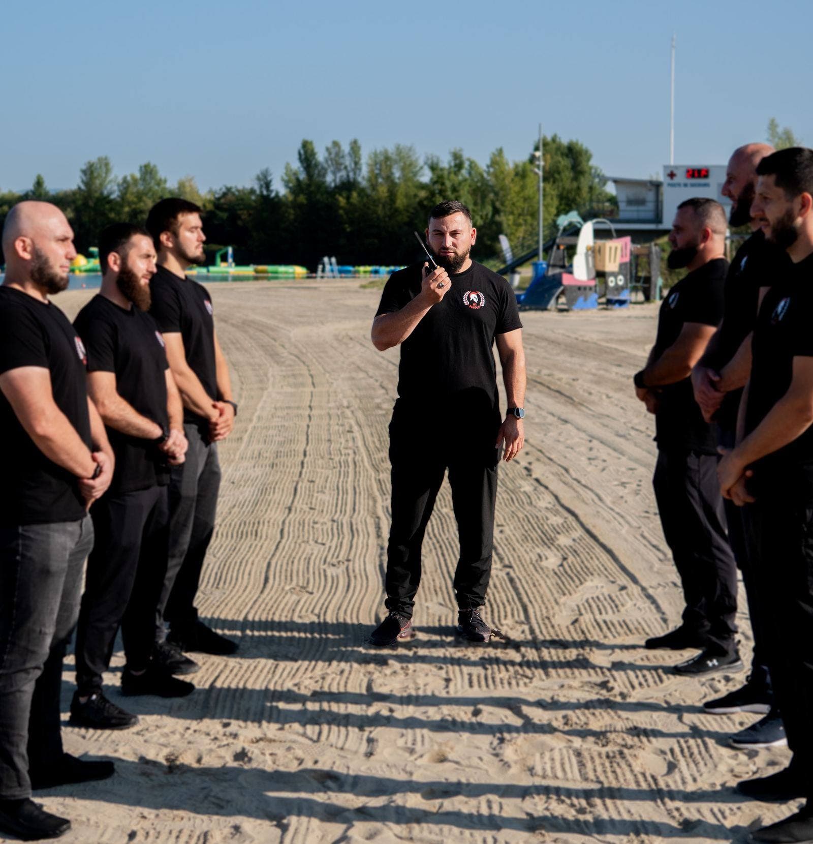 Briefing d'équipe MS Protect avant intervention